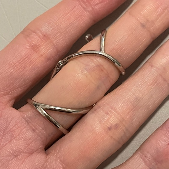 Auth Swarovski Festivity ring - Picture 3 of 8